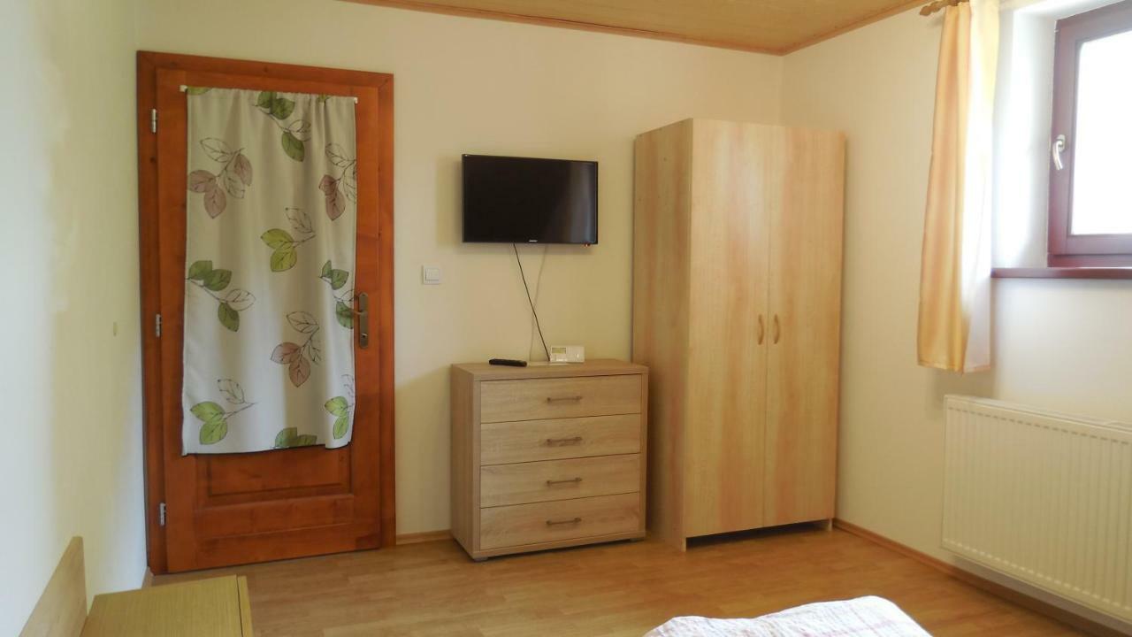 Privat Pod Kostolom - Ubytovanie Valca Bagian luar foto